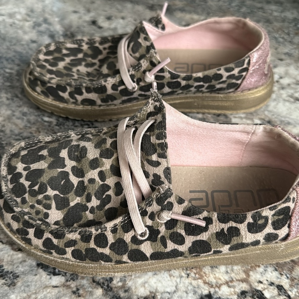 Hey Dude Youth Wendy Leo Nut Shoes - Picture 3 of 8
